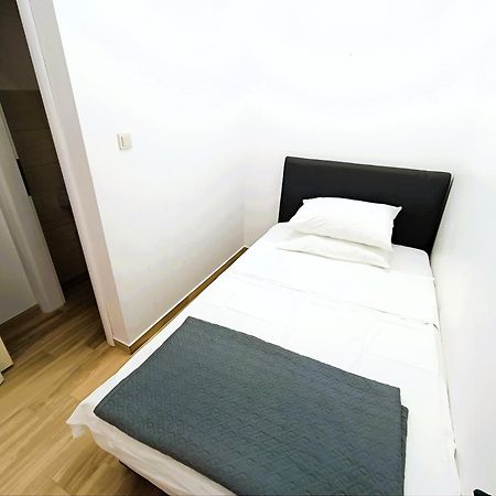 Apartments In Turanj, 20M From The Beach Sukošan Exterior foto